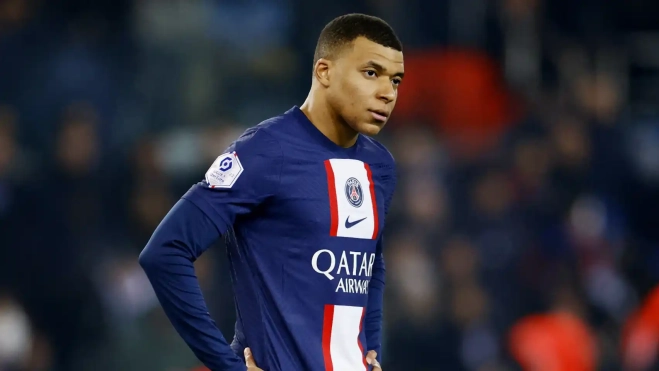 Mbappé con la camiseta del PSG