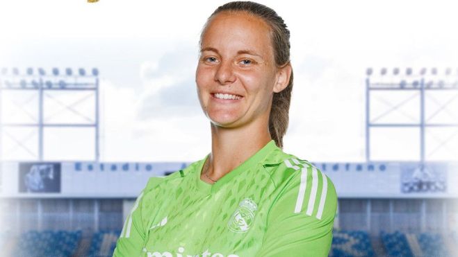 Mylene Chavas con la camiseta del Real Madrid