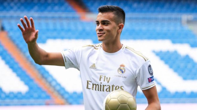 Reinier Jesús en su presentación con el Real Madrid