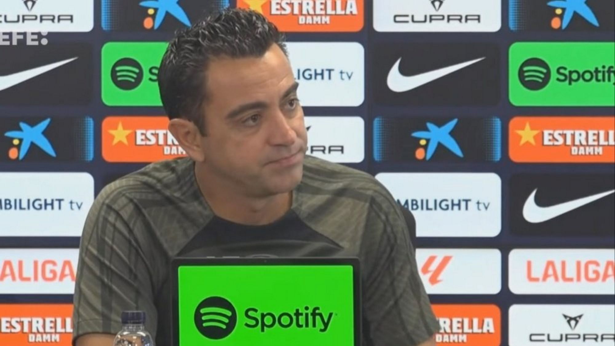 Xavi se enfada ante un posible ‘Caso Figo’ el entrenador culé se pone muy nervioso