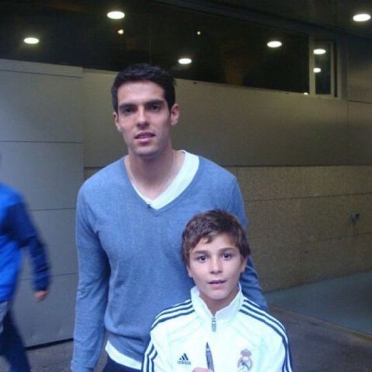 Julián Álvarez con Kaká del Real Madrid