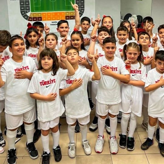 Los niños turcos celebran igual que Arda Güler sus goles con el Real Madrid