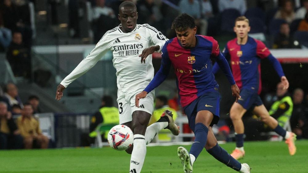 Mendy con Lamine Yamal en el último Clásico