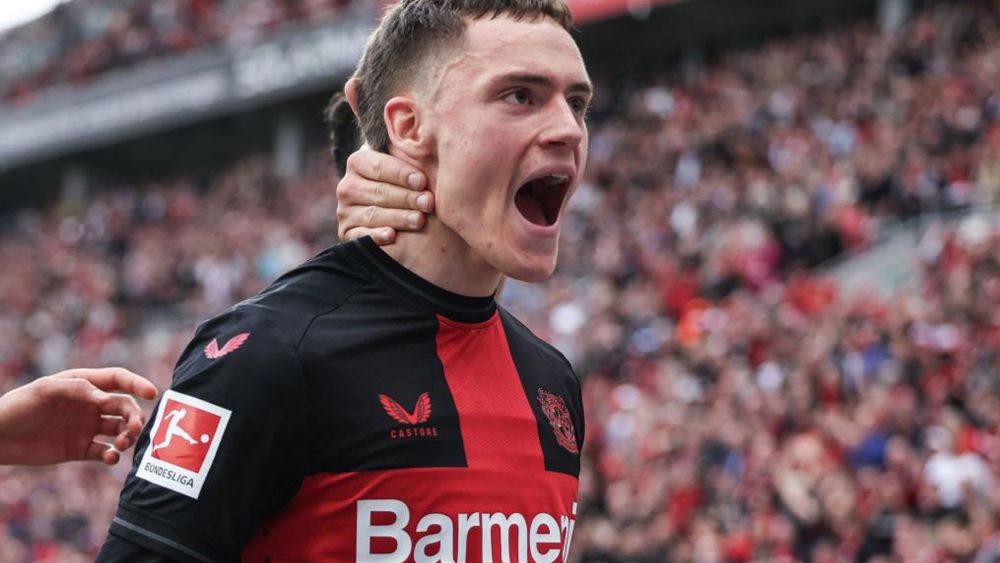 Florian Wirz celebrando un gol con el Bayern de Múnich