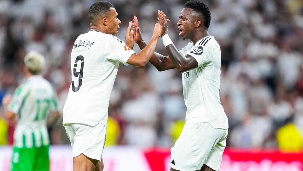 Vinicius y Mbappé celebrando un gol