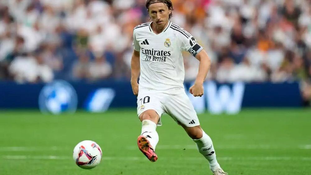 Luka Modric durante un partido en el Bernabéu