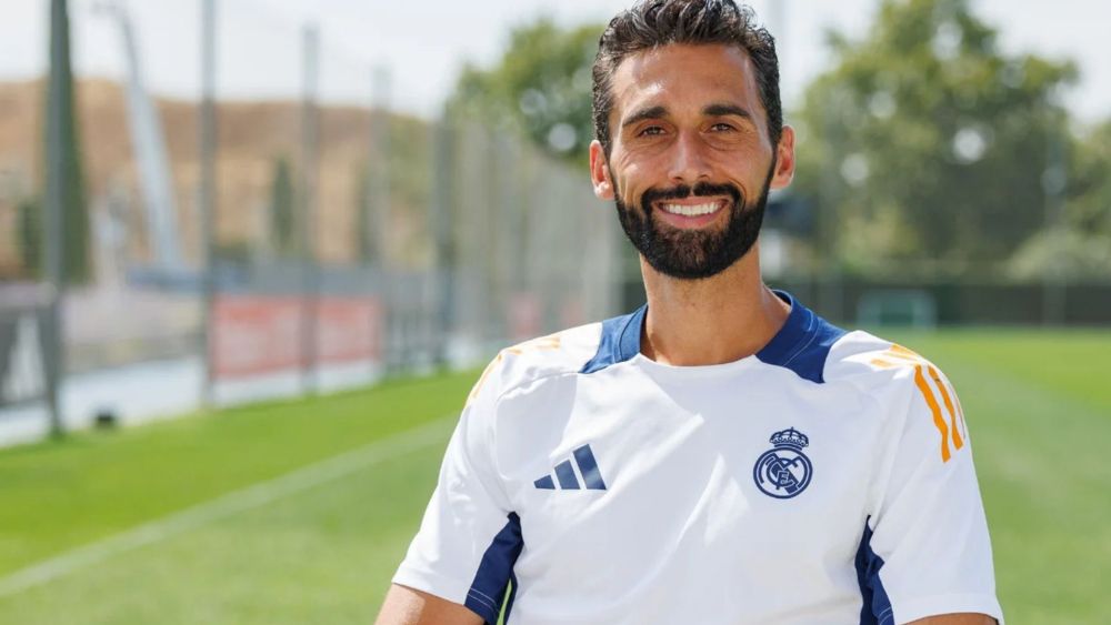 Álvaro Arbeloa da la oportunidad a José Antonio Reyes.