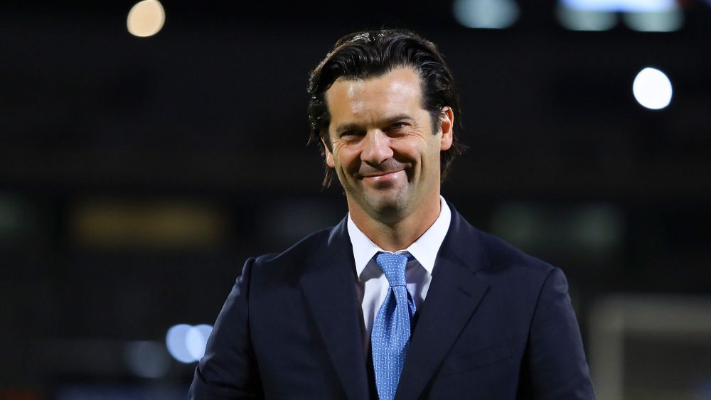 Santiago Solari sonriente