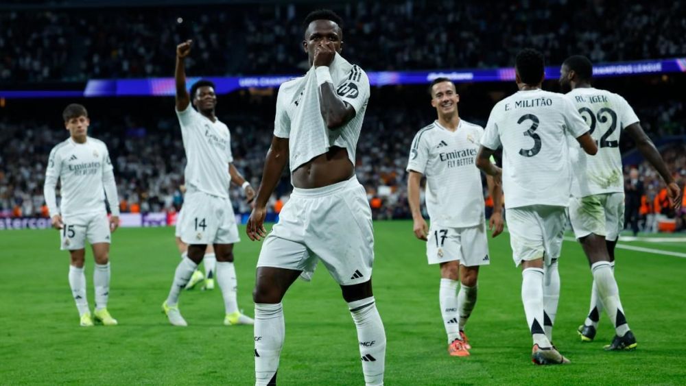 Plantilla Real Madrid celebrando un gol