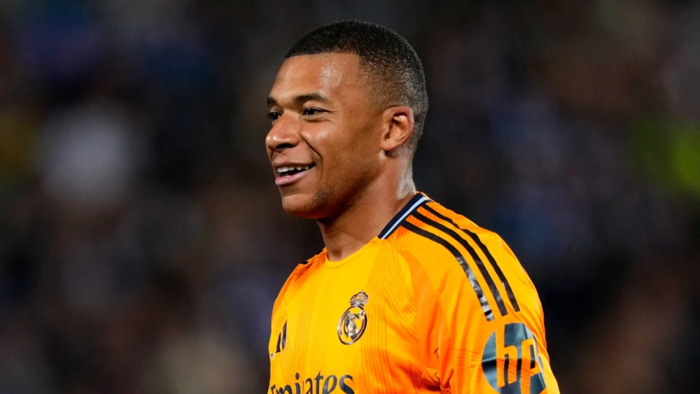 Kylian Mbappé sonriente con el Real Madrid