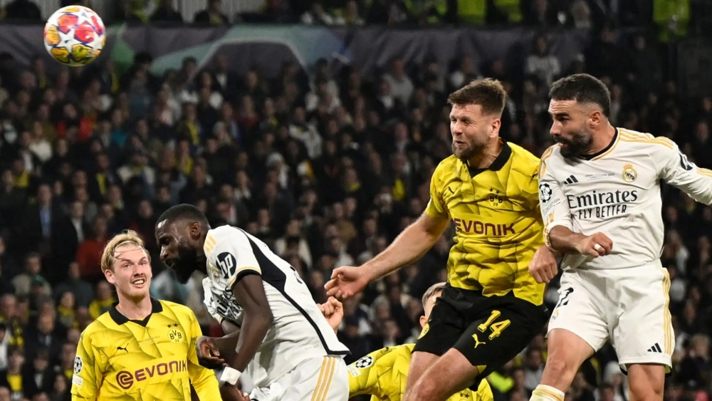 Momento en el que Dani Carvajal anota el primer gol de la final frente al Dortmund.