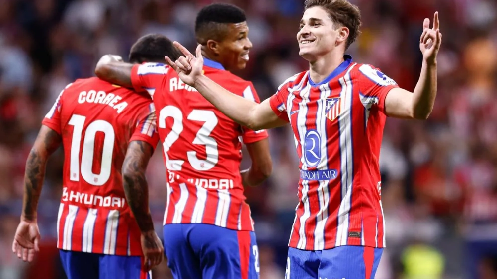 Julián Álvarez celebrando un gol con el Atlético de Madrid.