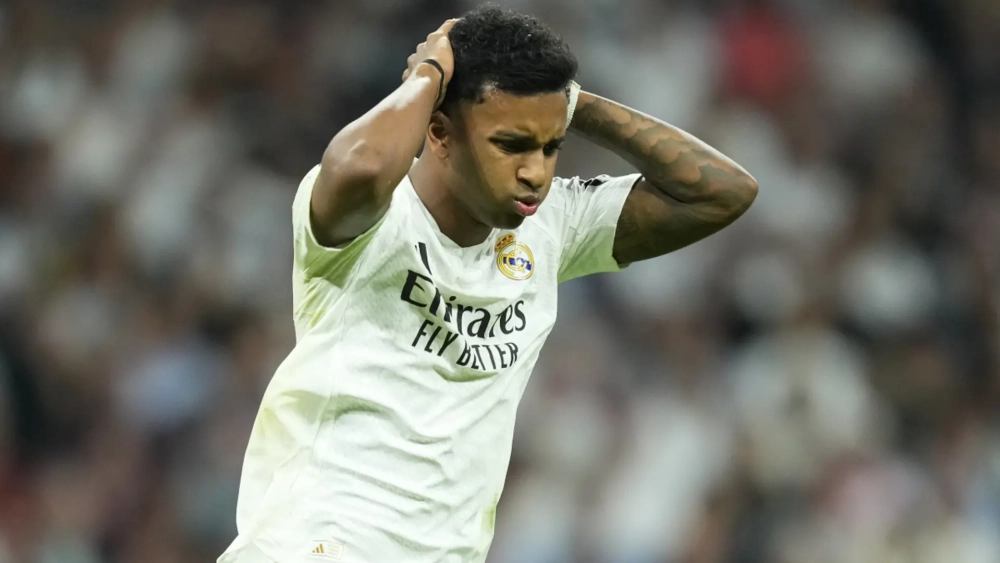 Rodrygo lamentándose por un fallo