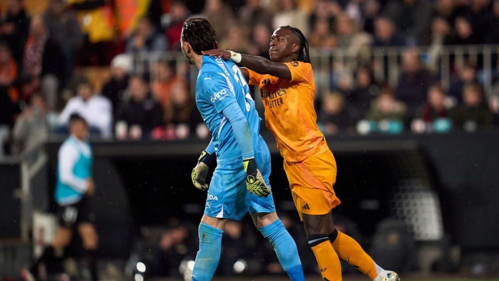 Enfrentamiento de Vinicius en Mestalla