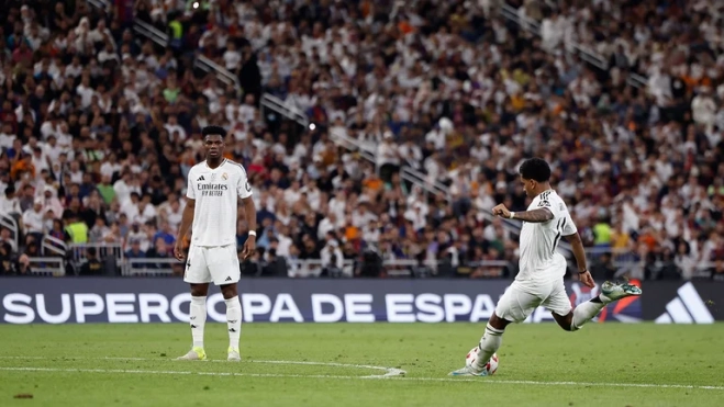 Gol de Rodrygo de falta