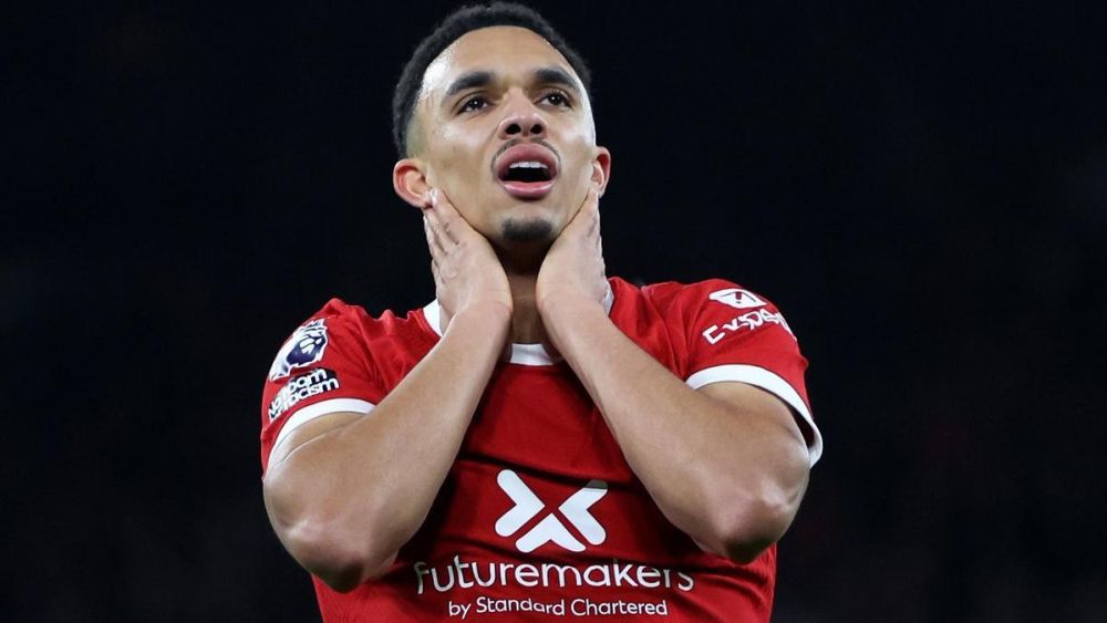 Trent Alexander Arnold con cara de preocupado con el Liverpool