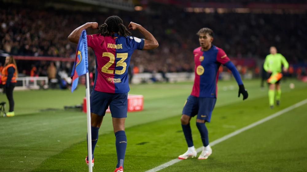 Koundé celebrando en el partido de ayer