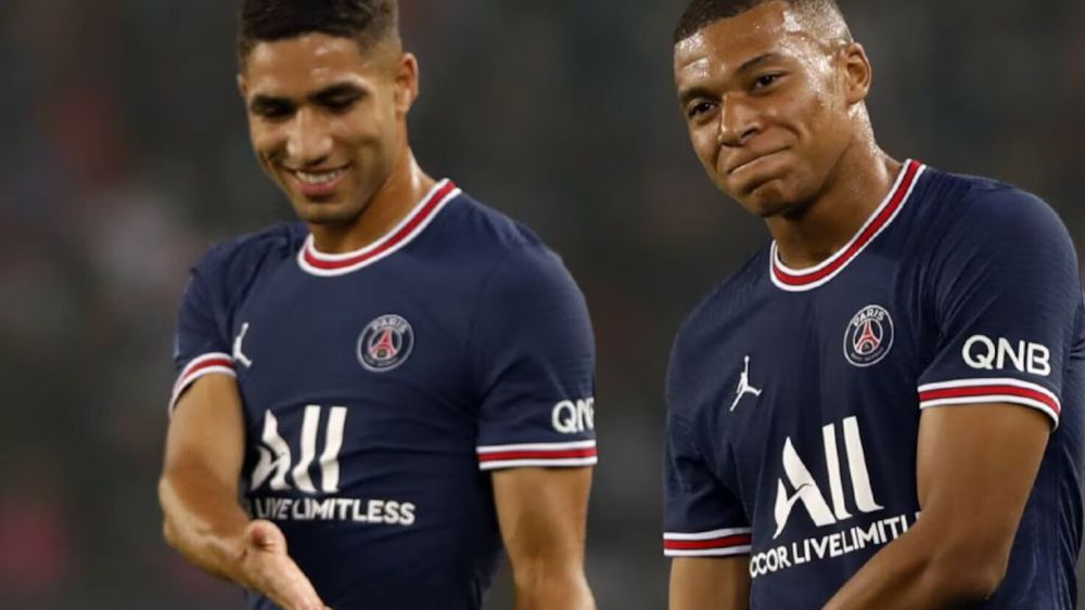 Achraf y Mbappé celebrando un gol con el PSG