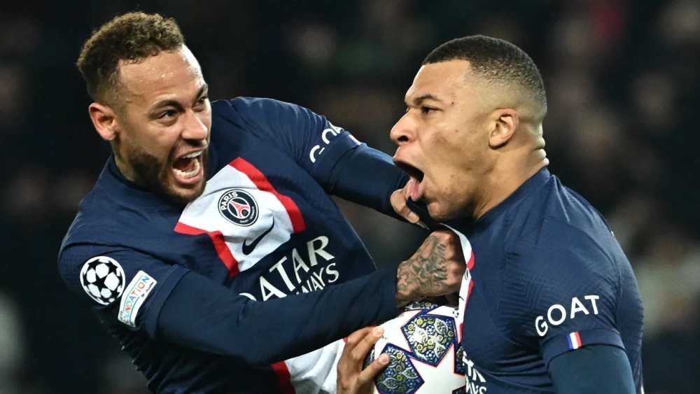 Mbappé y Neymar celebrando un gol en su etapa en el PSG