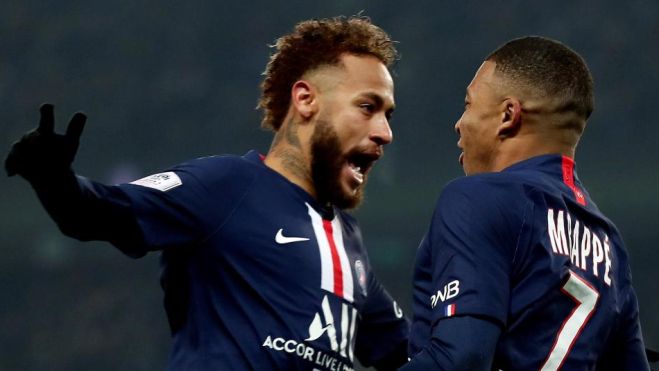 Mbappé y Neymar celebrando un gol en su etapa en el PSG