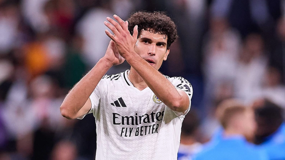 Jesús Vallejo aplaudiendo esta temporada con el Real Madrid