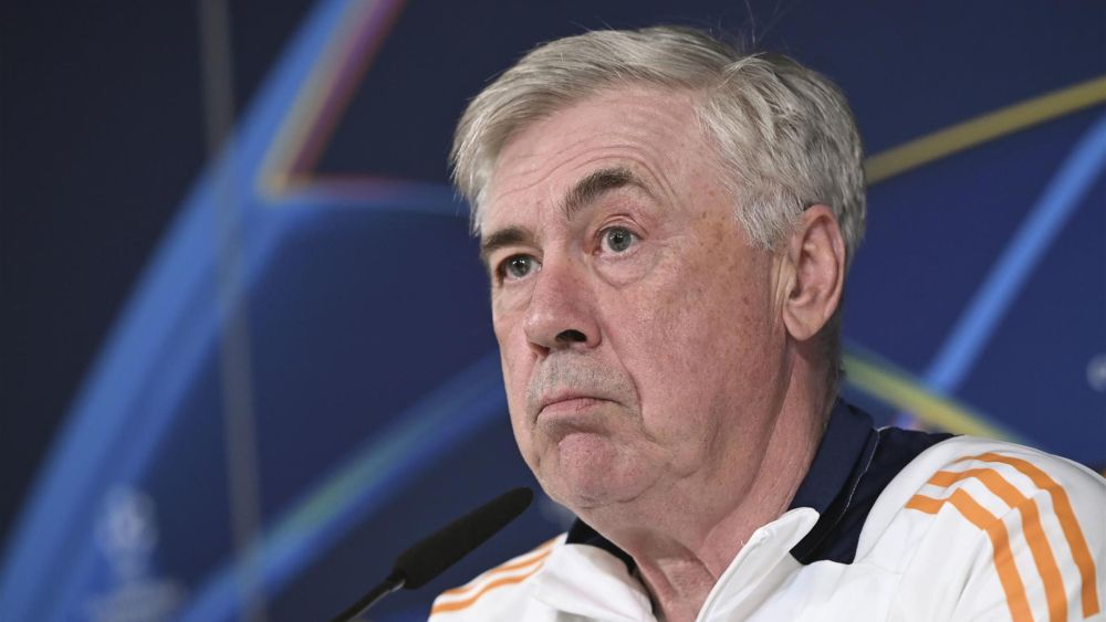 Ancelotti serio en rueda de prensa de Champions