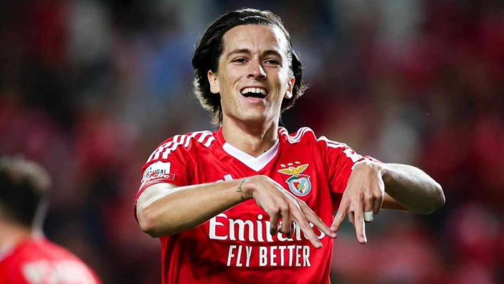 Álvaro Carreras celebrando un gol con el Benfica