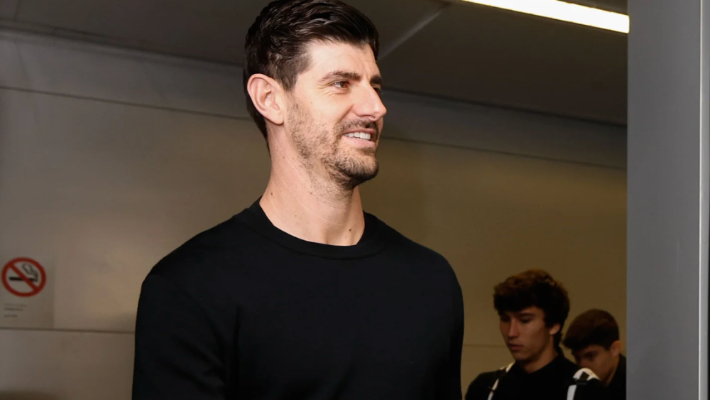 Thibaut Courtois en su llegada al hotel de concentración del Real Madrid en Francia.