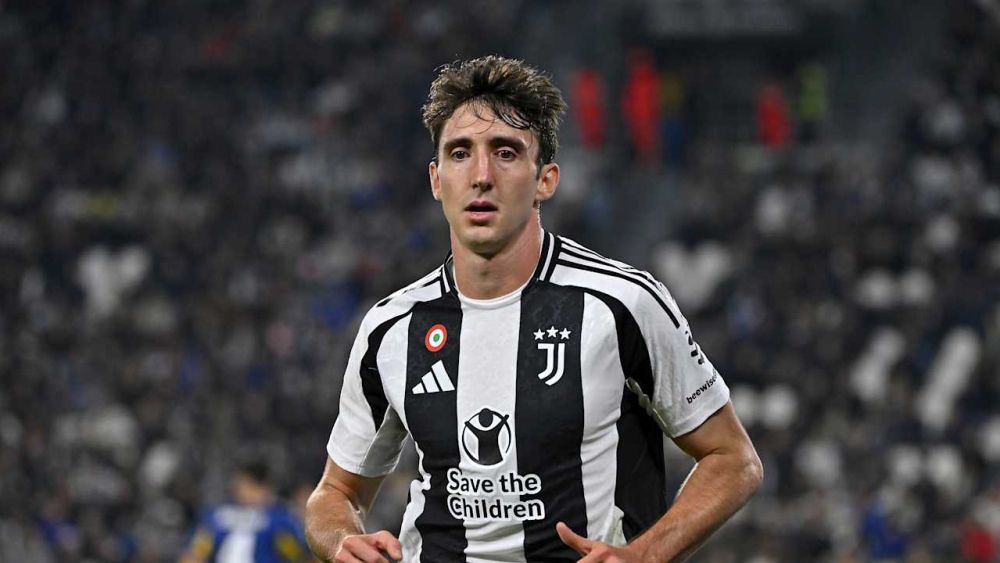 Andrea Cambiaso durante un partido con la Juventus.